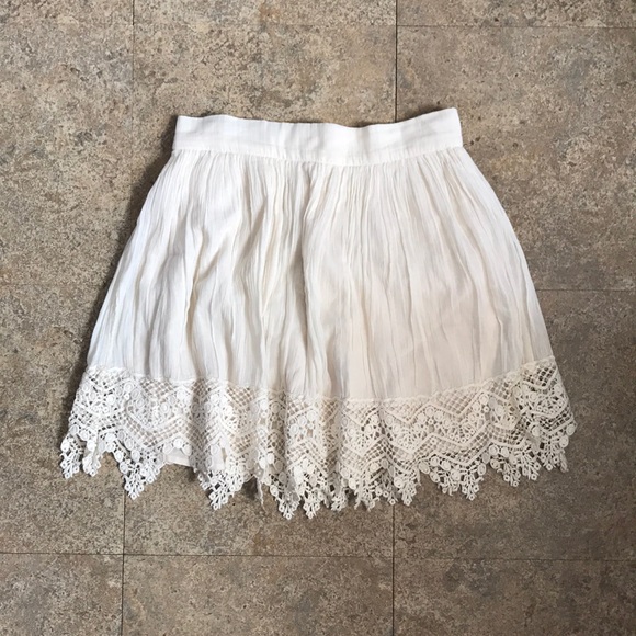 Frenchi Crochet Trim Skirt - Picture 2 of 5